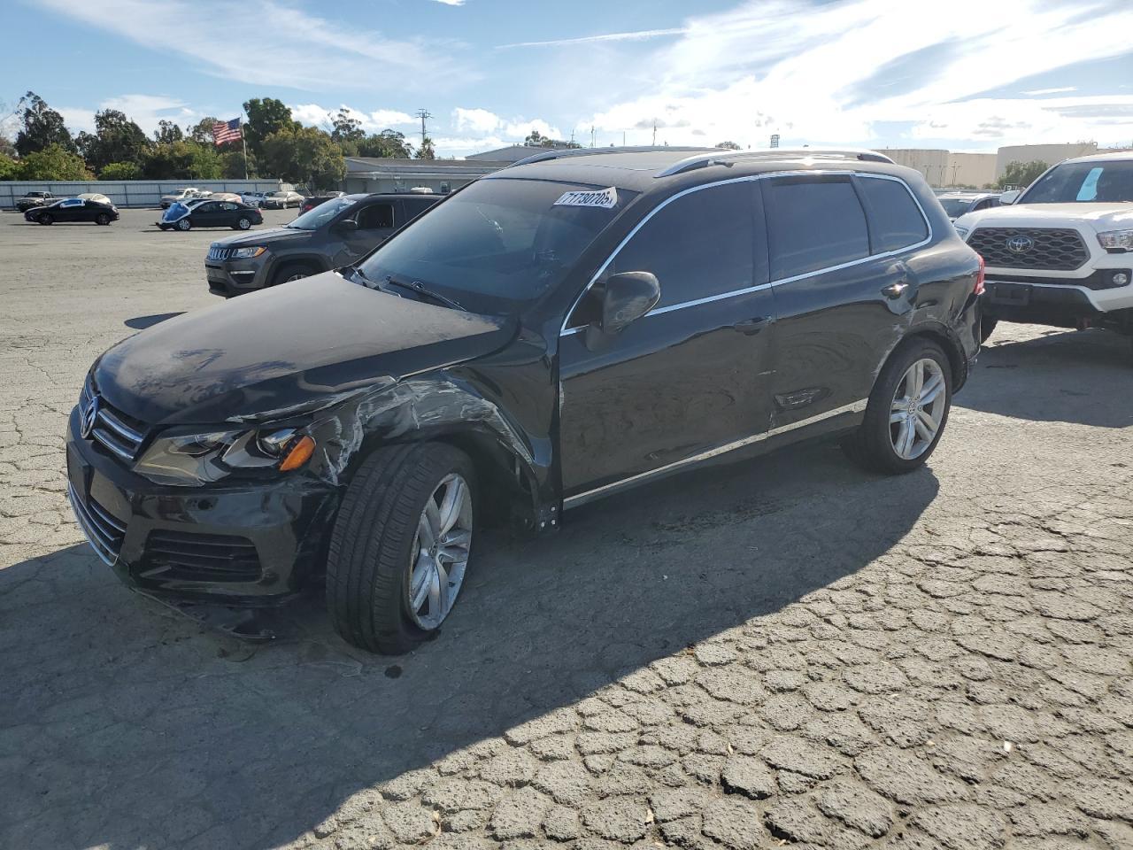 2012 VOLKSWAGEN Touareg