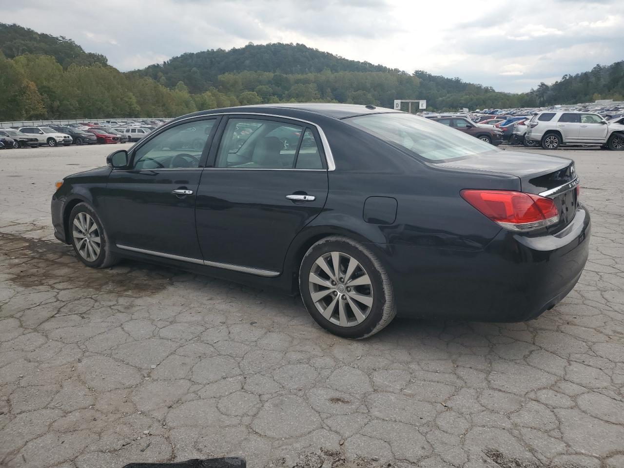 2011 TOYOTA Avalon