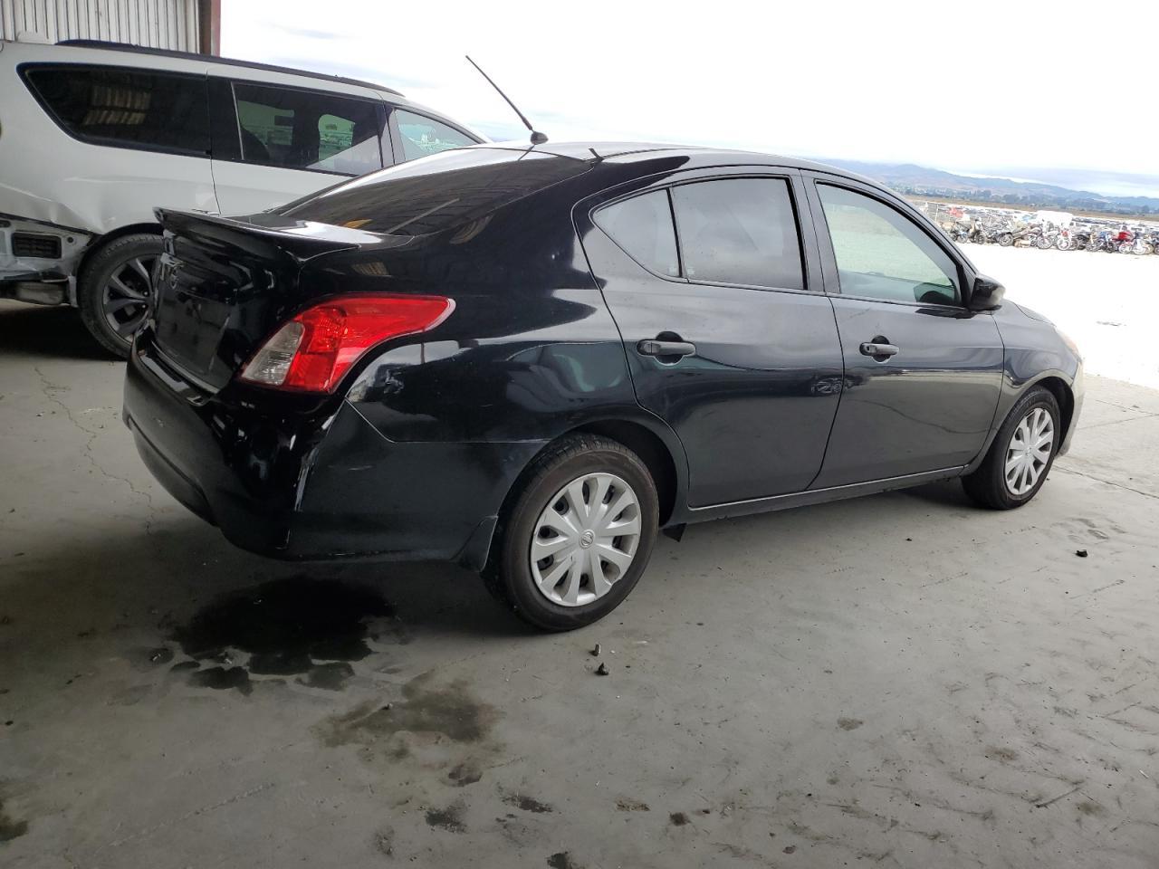 2017 NISSAN VERSA