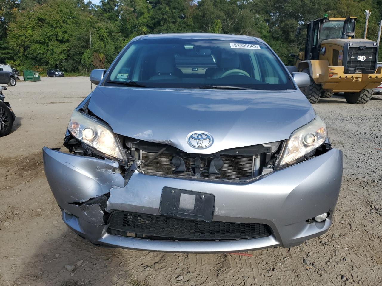 2012 TOYOTA SIENNA