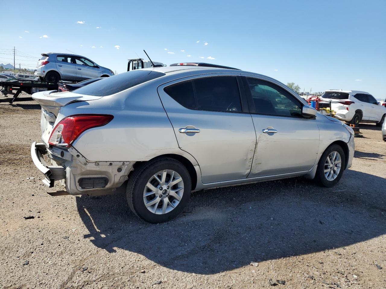 2017 NISSAN VERSA