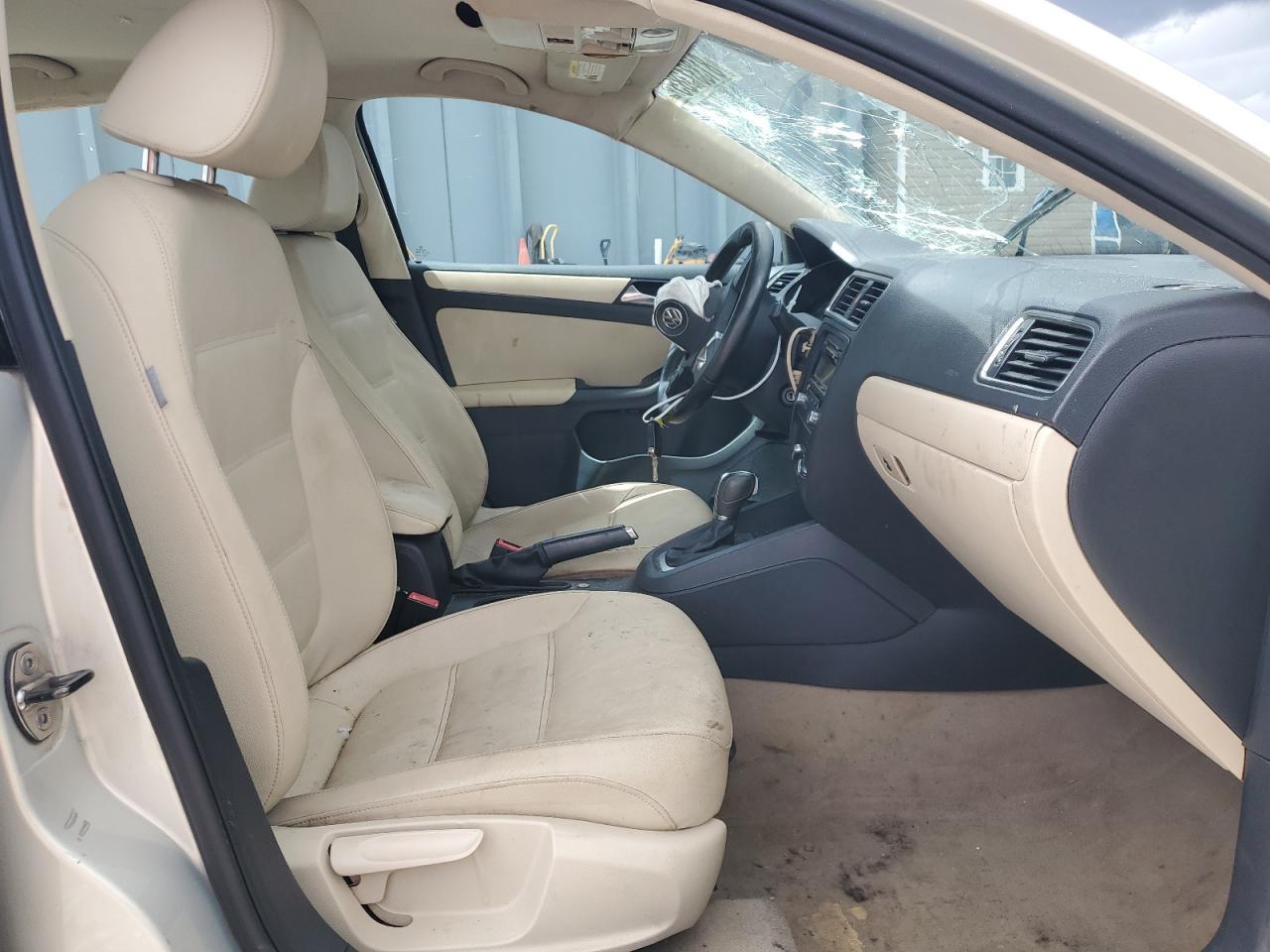 2011 VOLKSWAGEN JETTA