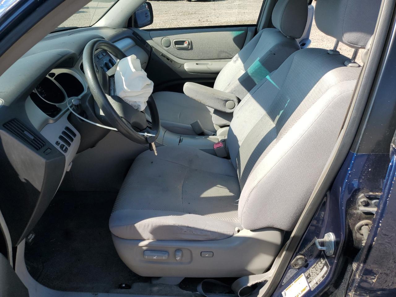 2004 TOYOTA HIGHLANDER