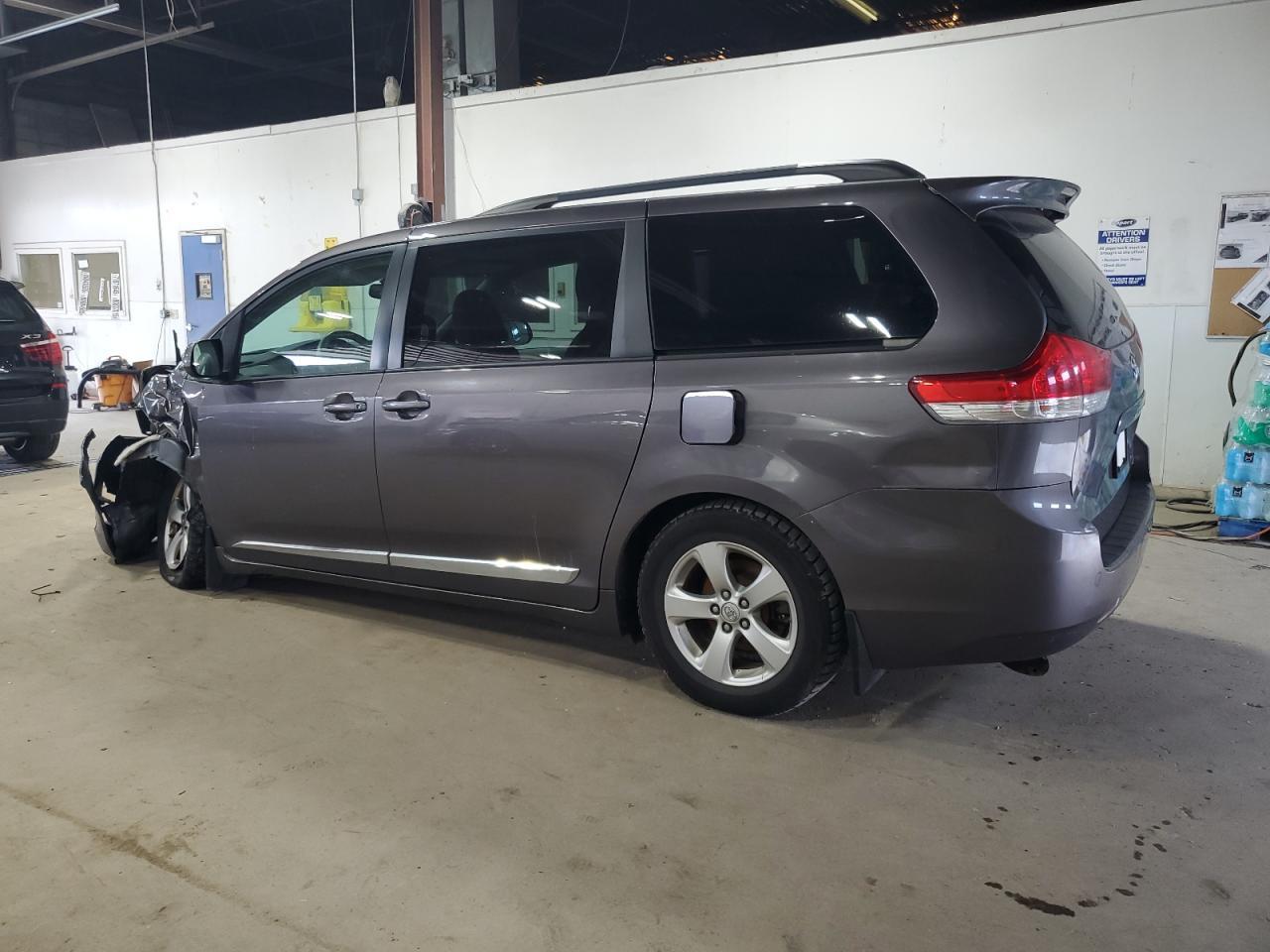 2012 TOYOTA SIENNA
