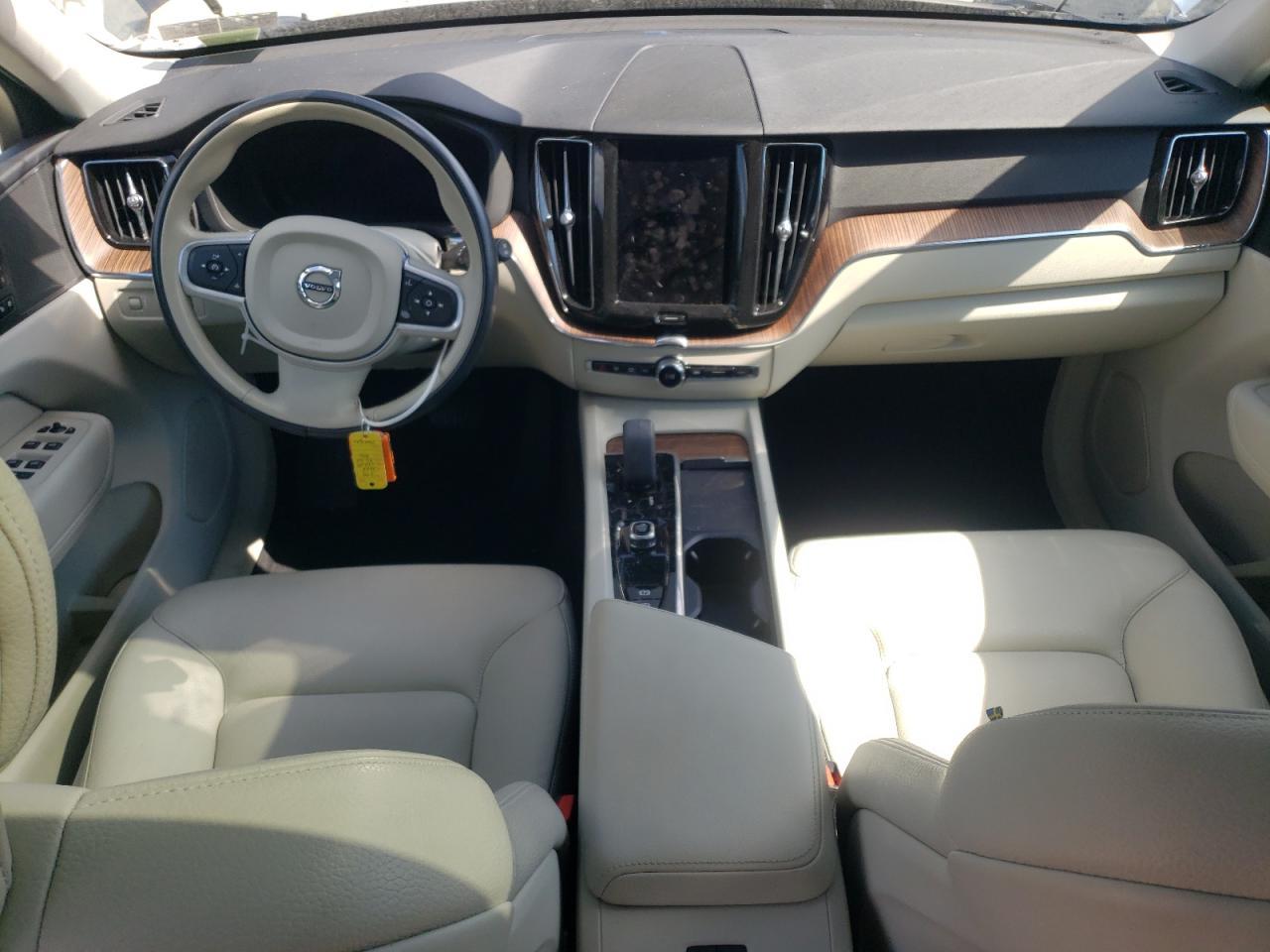 2022 VOLVO XC60