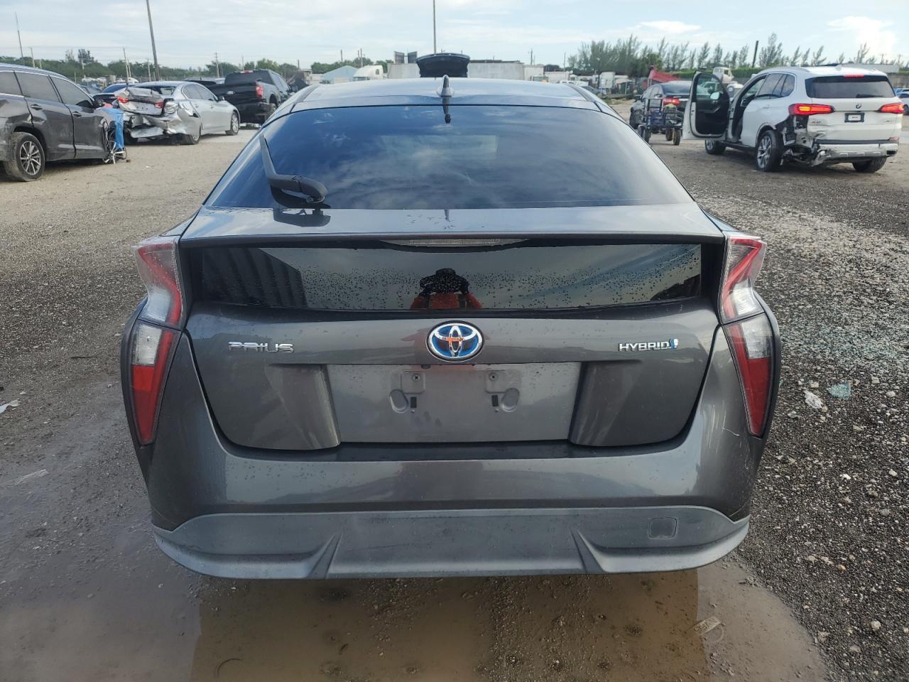 2016 TOYOTA PRIUS