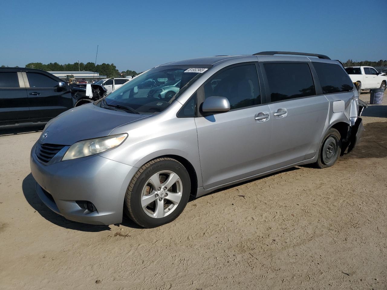 2012 TOYOTA SIENNA