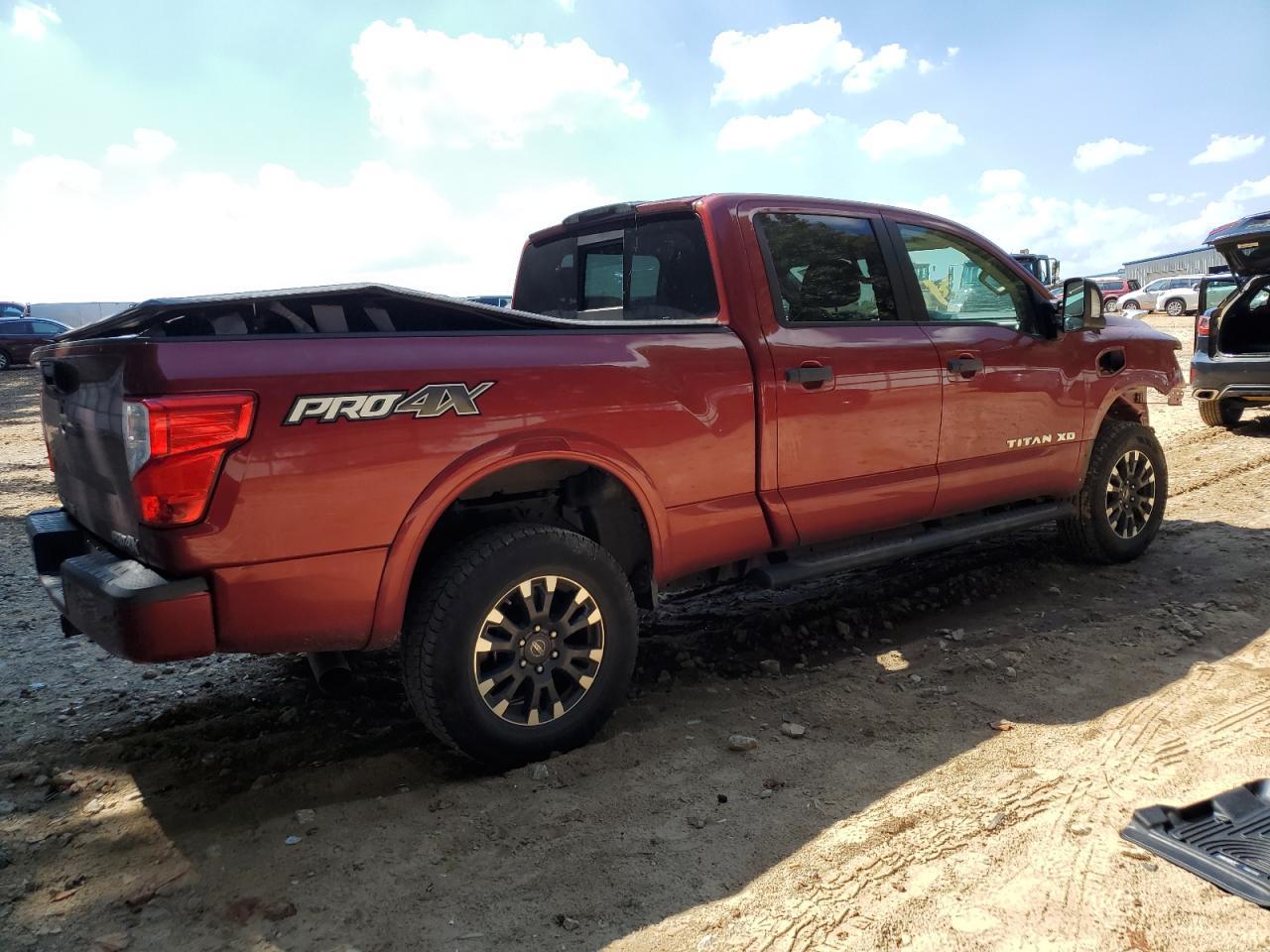 2017 NISSAN Titan