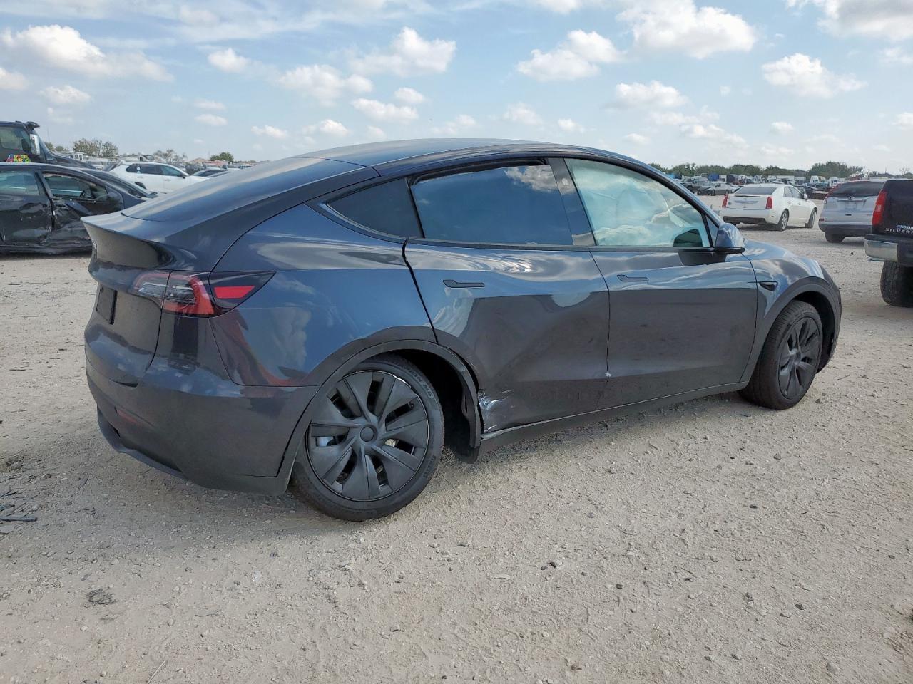 2025 TESLA MODEL Y