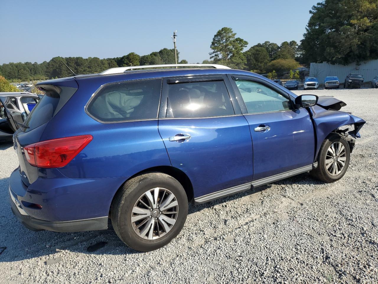 2017 NISSAN PATHFINDER