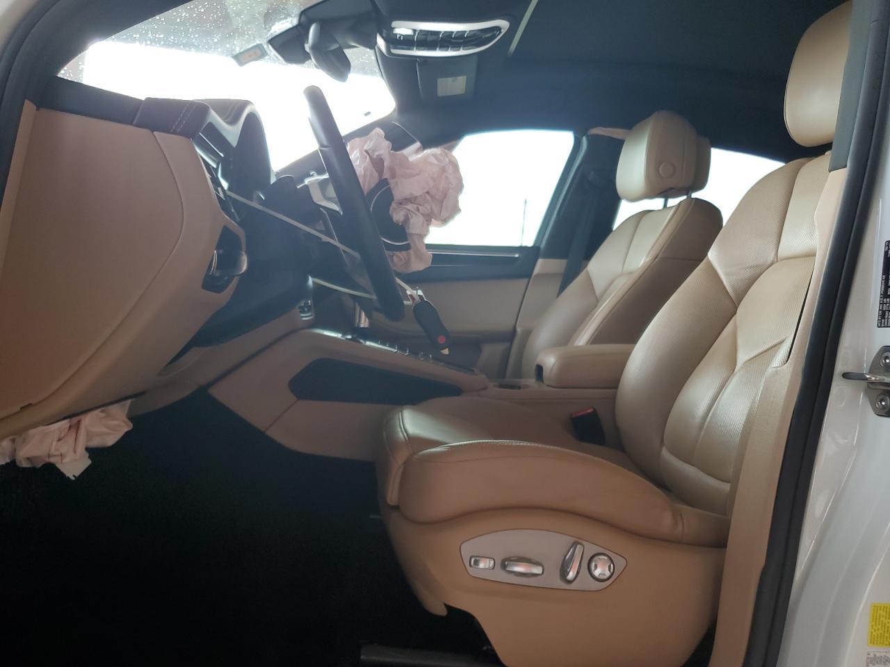 2020 PORSCHE Macan
