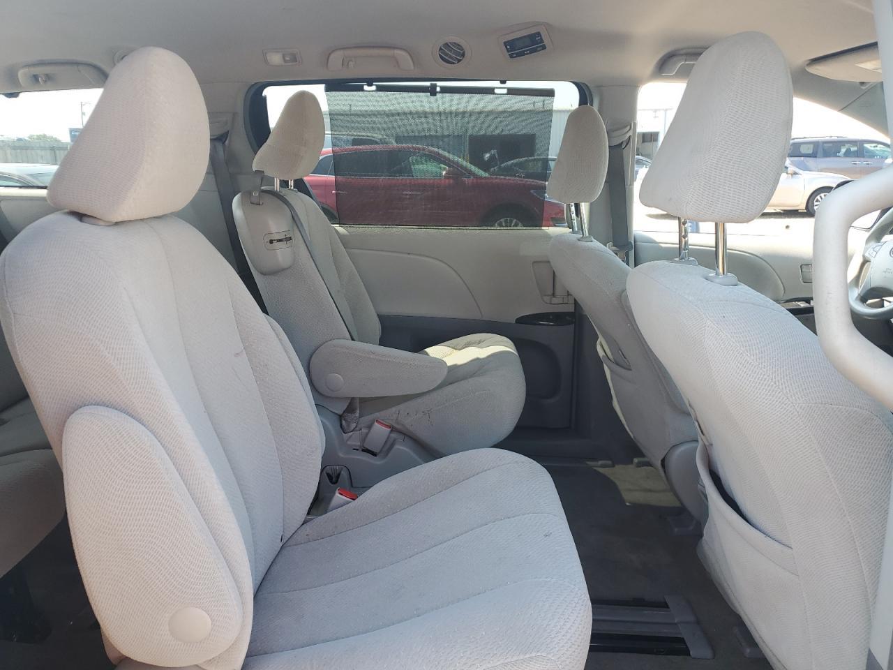 2014 TOYOTA SIENNA