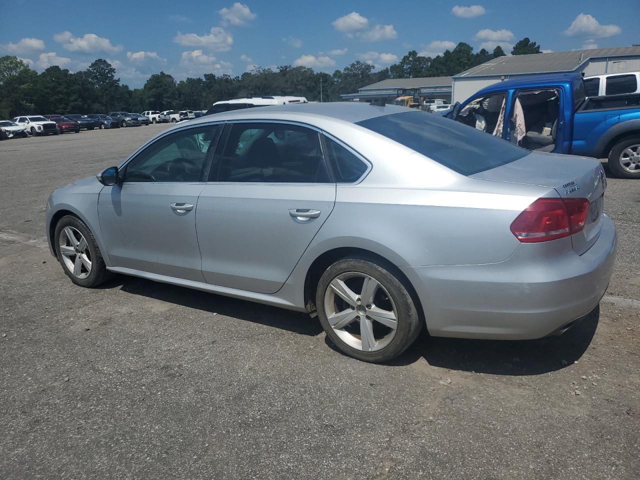 2012 VOLKSWAGEN Passat