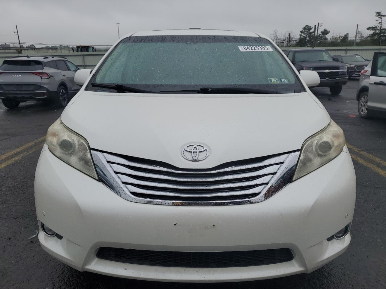 2011 TOYOTA SIENNA