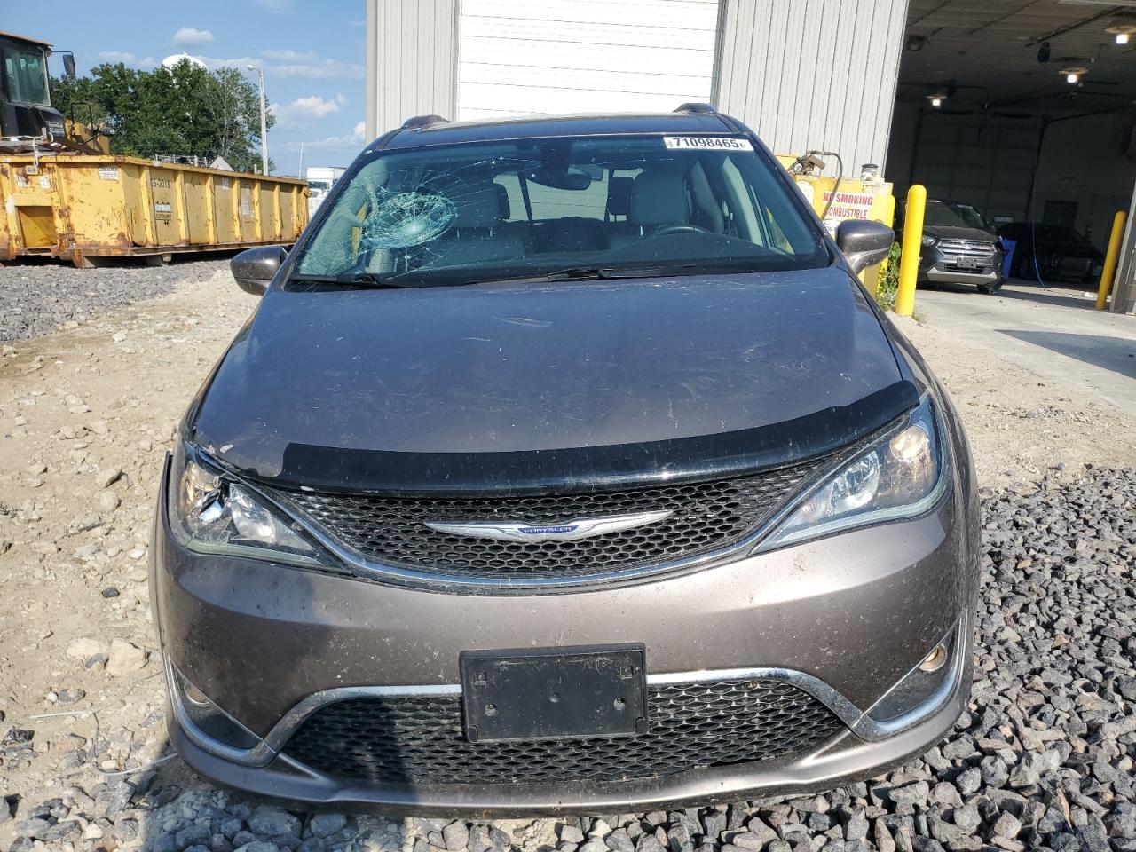2017 CHRYSLER Pacifica