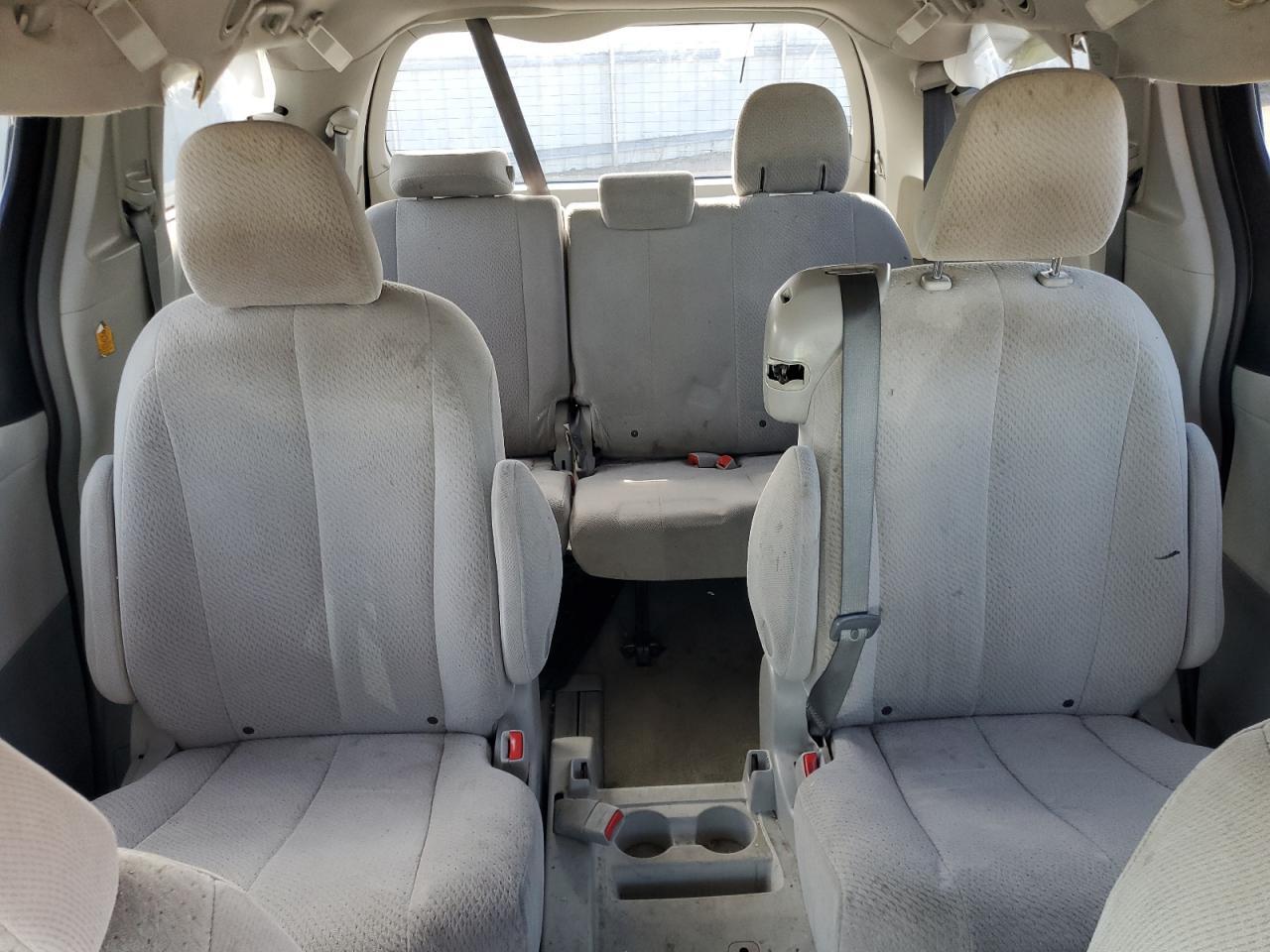 2012 TOYOTA SIENNA