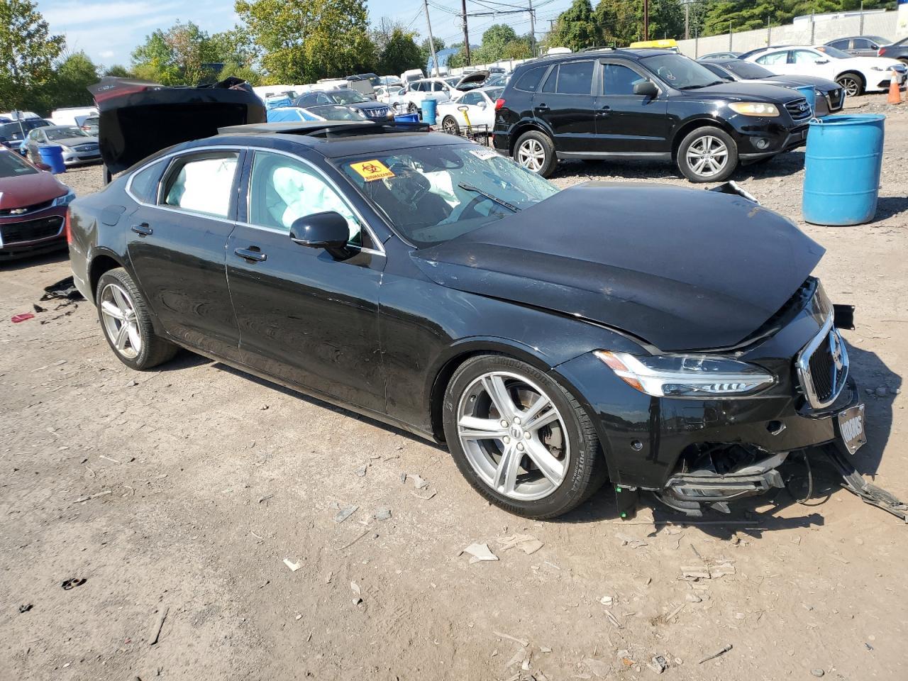 2018 VOLVO S90