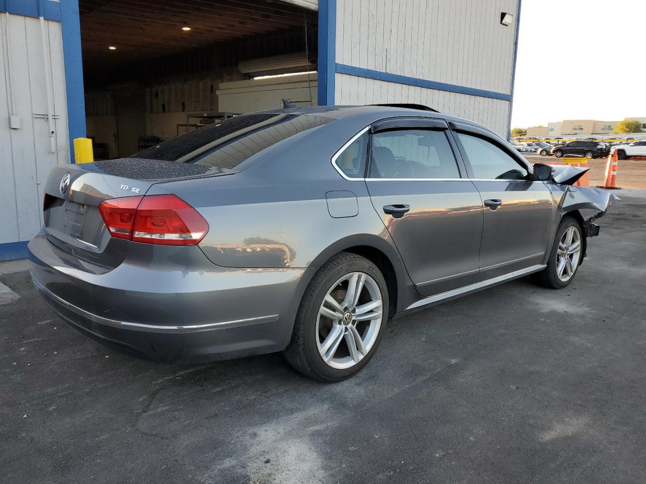 2014 VOLKSWAGEN Passat
