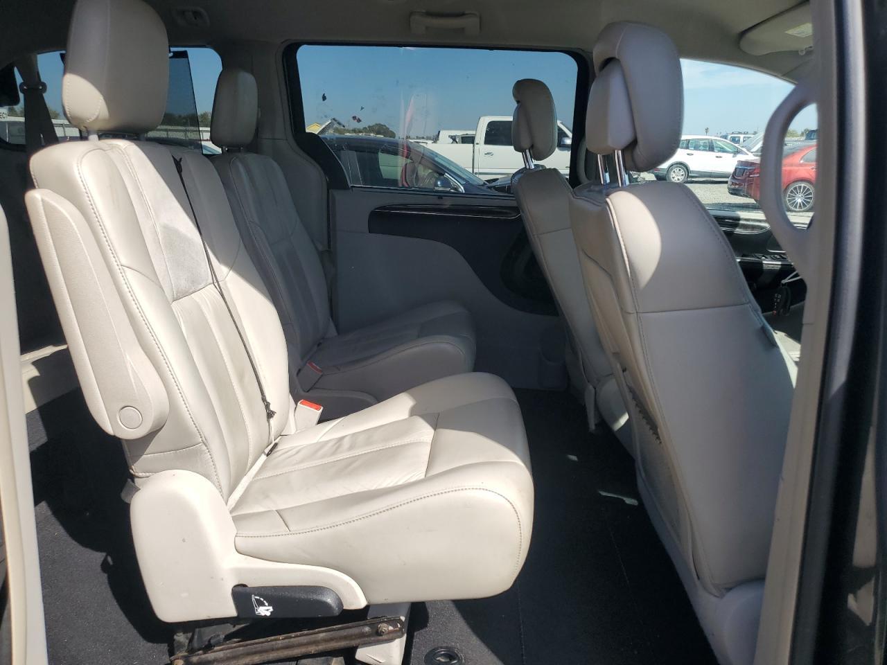 2011 CHRYSLER Town & Country