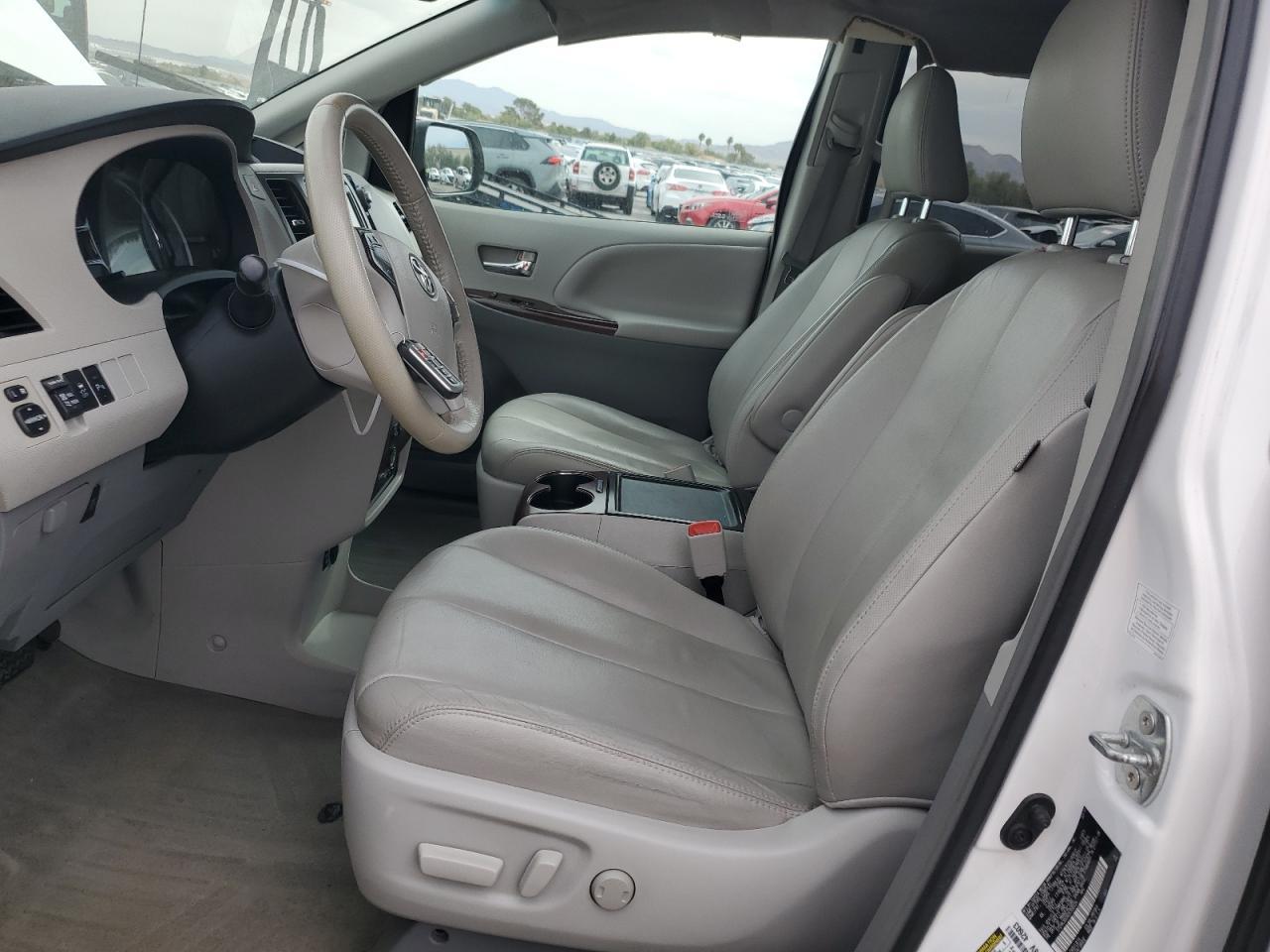 2013 TOYOTA SIENNA