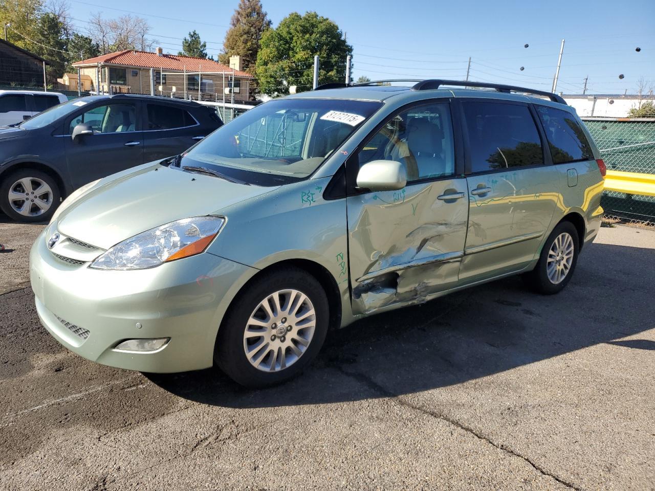 2010 TOYOTA SIENNA