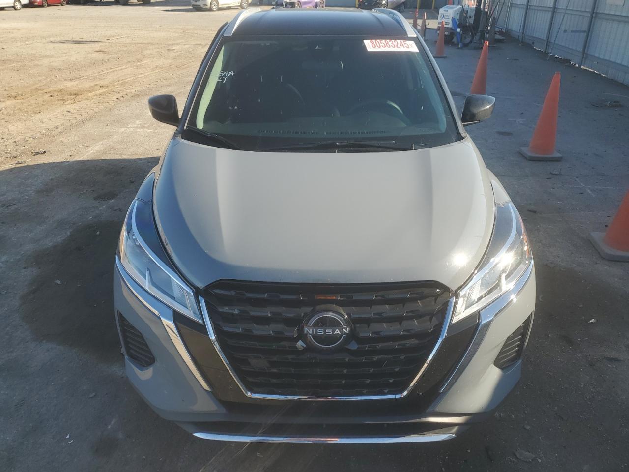 2024 NISSAN KICKS