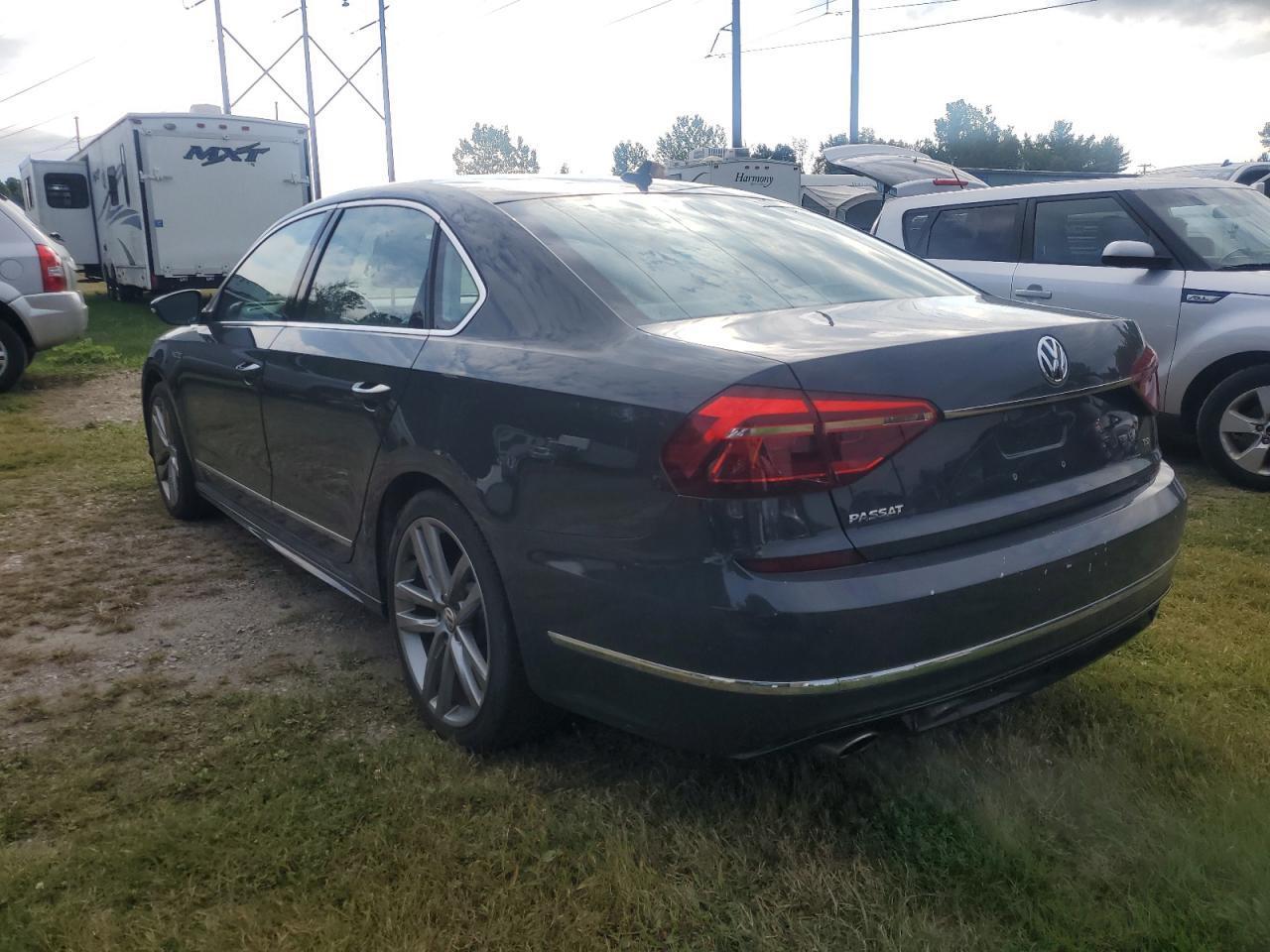 2017 VOLKSWAGEN Passat