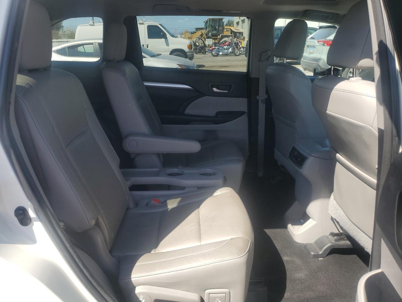 2015 TOYOTA HIGHLANDER