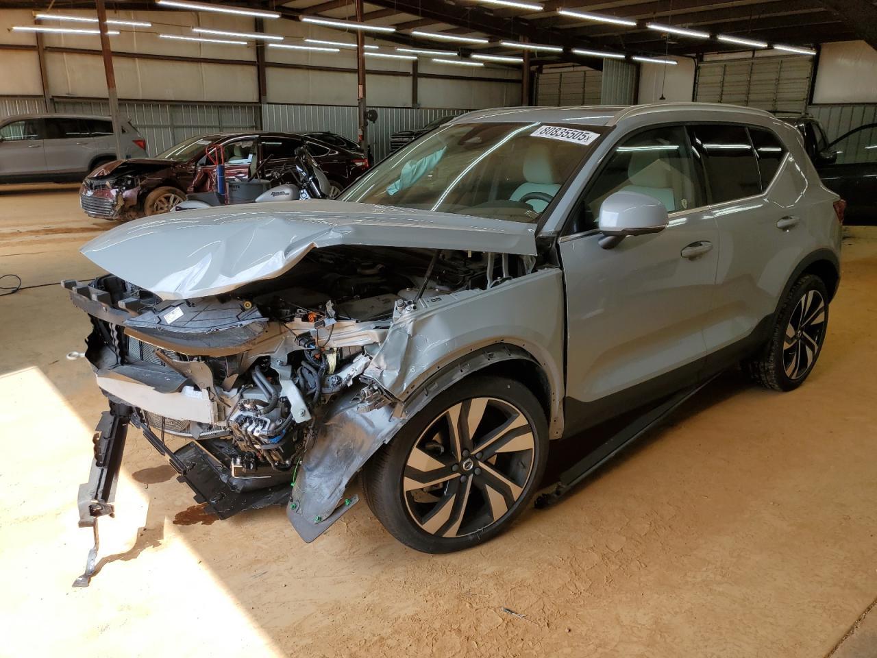2024 VOLVO XC40