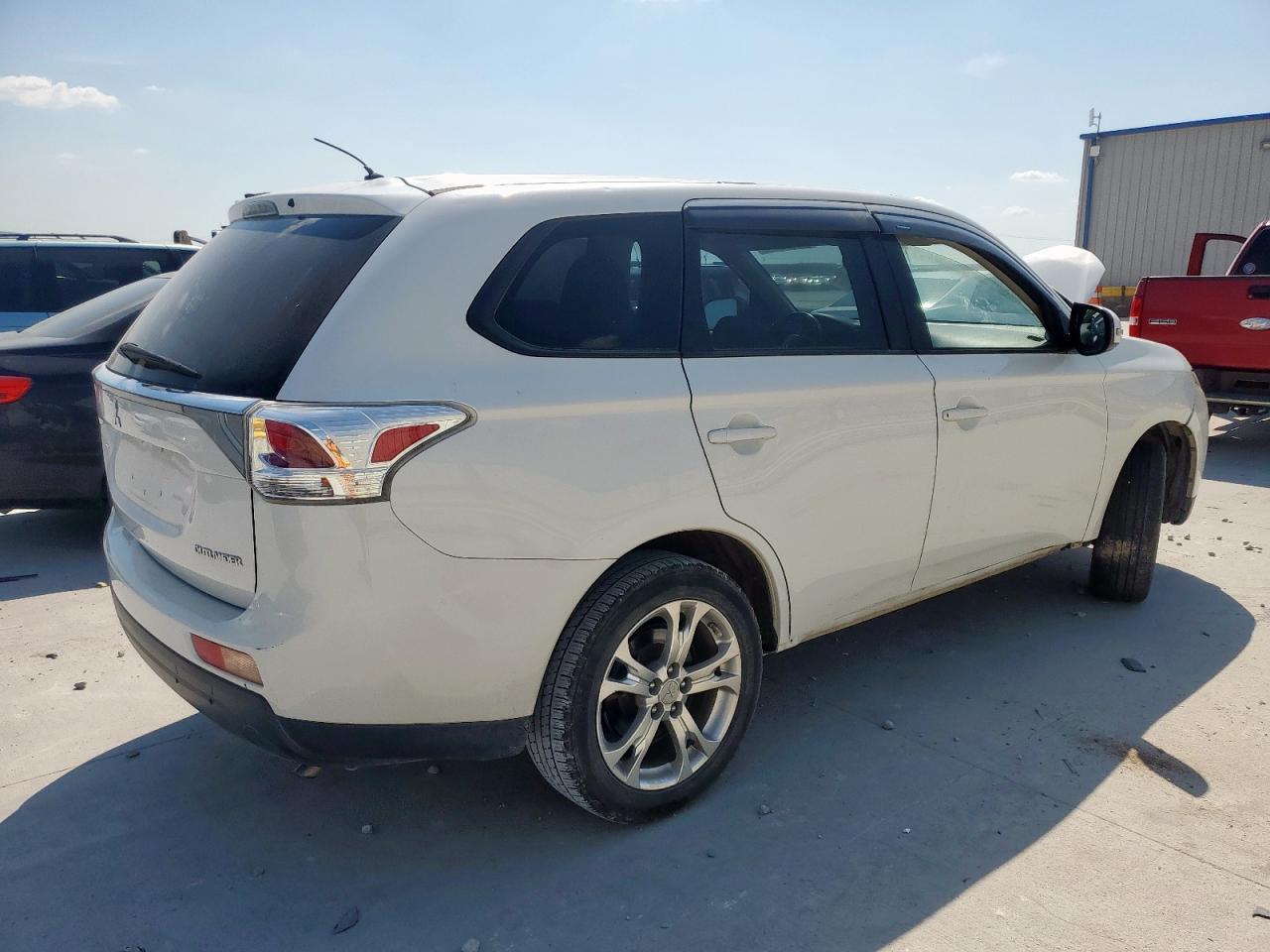 2014 MITSUBISHI outlander