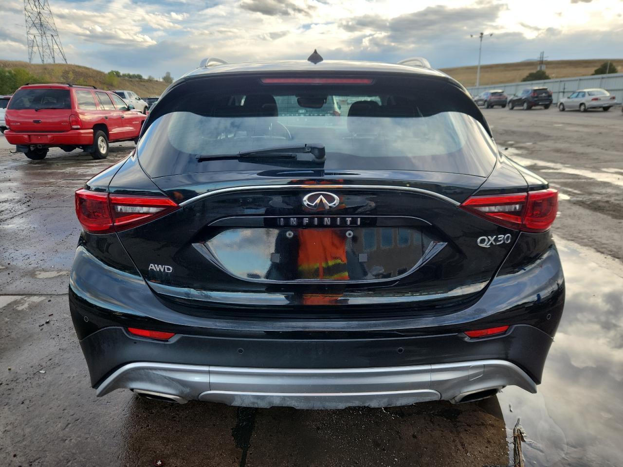 2017 INFINITI QX30