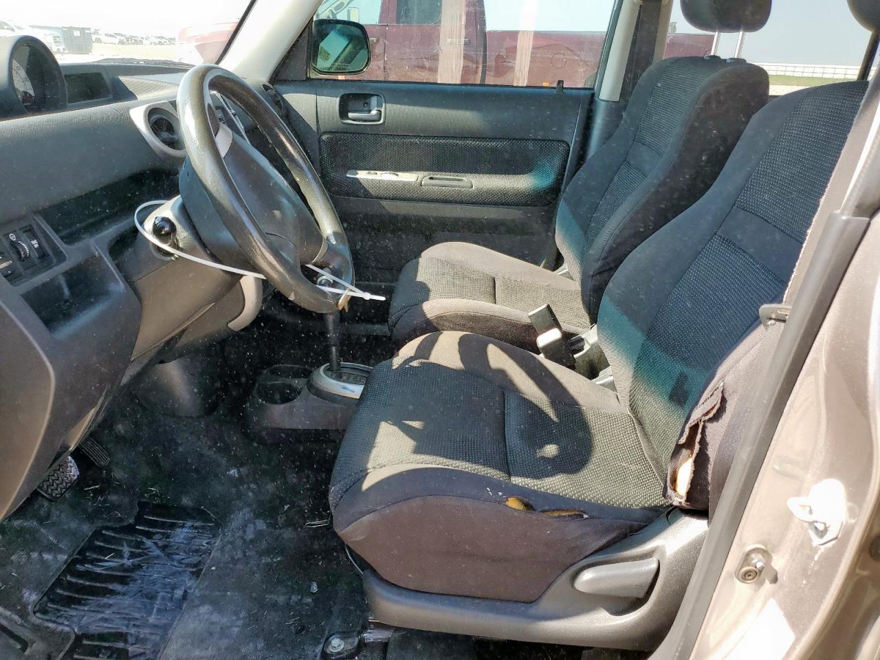 2004 TOYOTA SCION