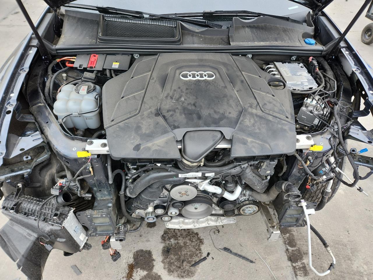 2023 AUDI Q8