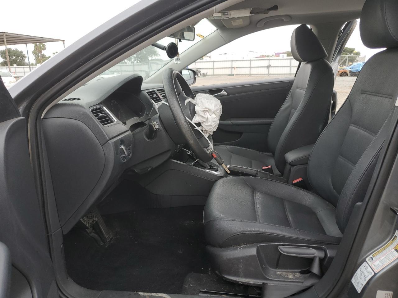 2011 VOLKSWAGEN JETTA