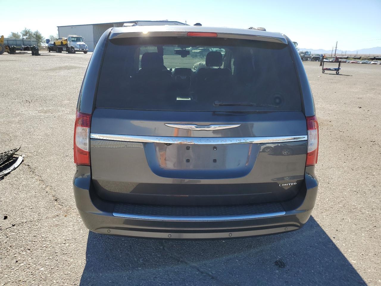 2016 CHRYSLER Town & Country