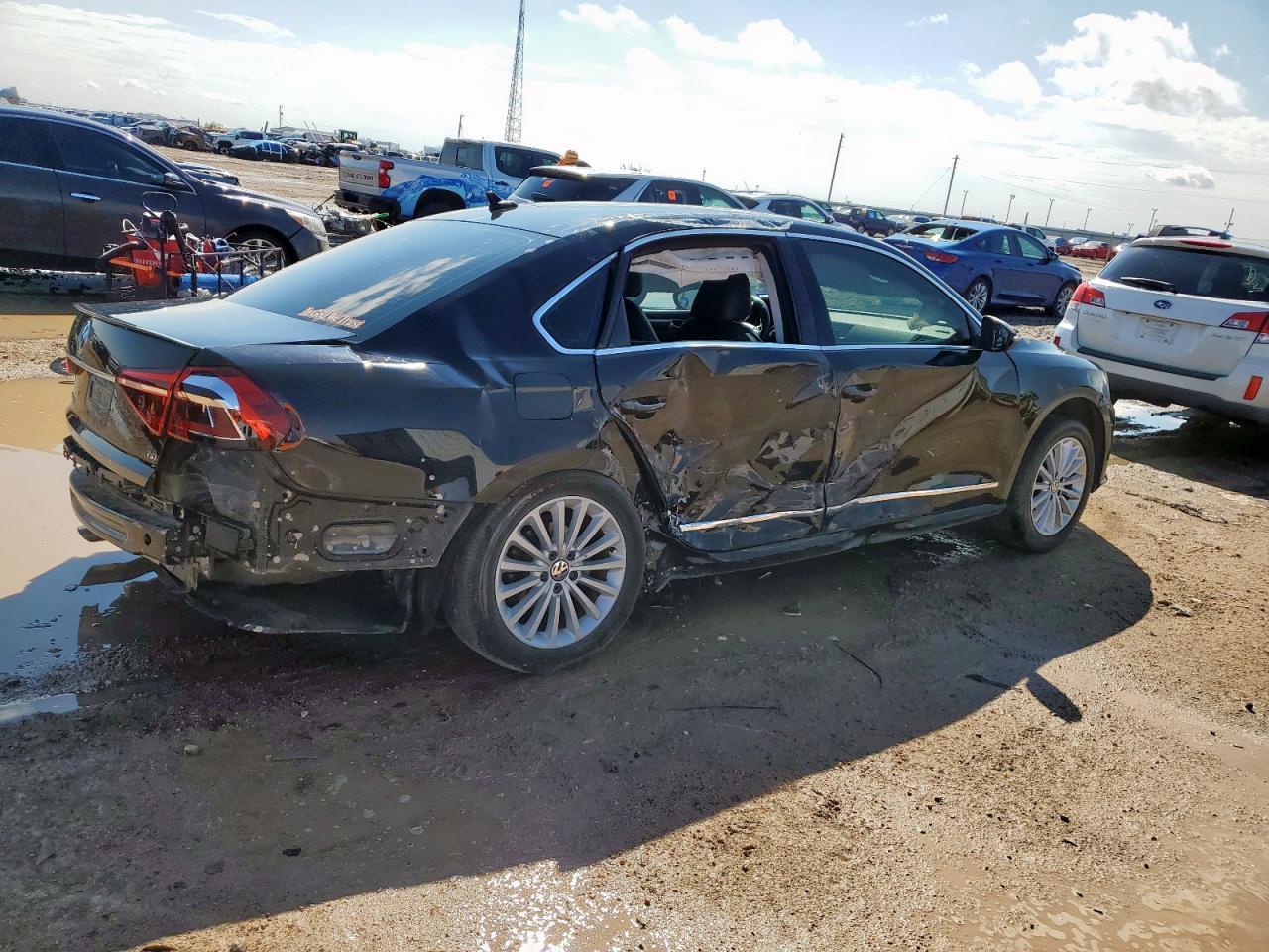 2017 VOLKSWAGEN Passat