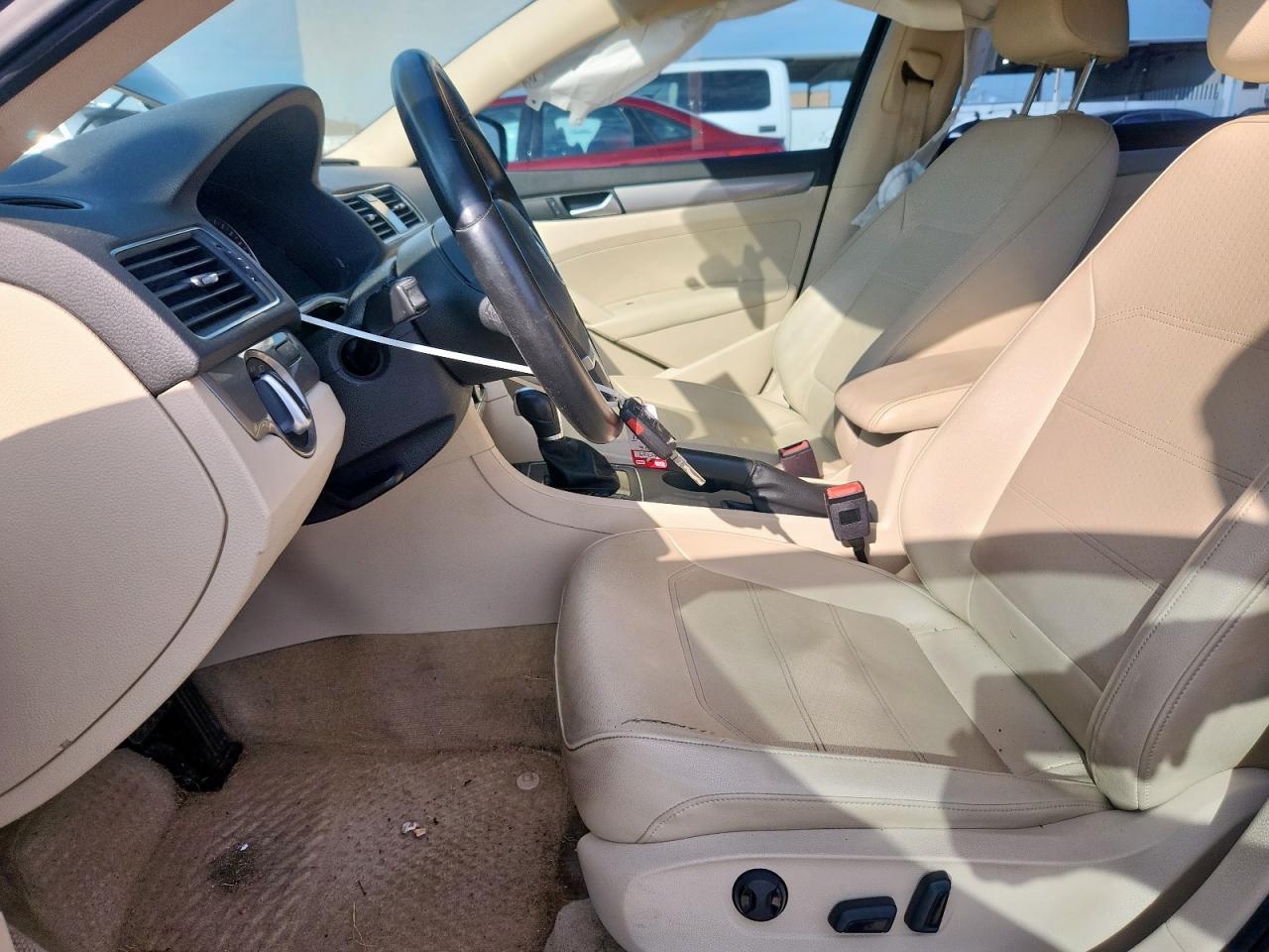 2015 VOLKSWAGEN Passat