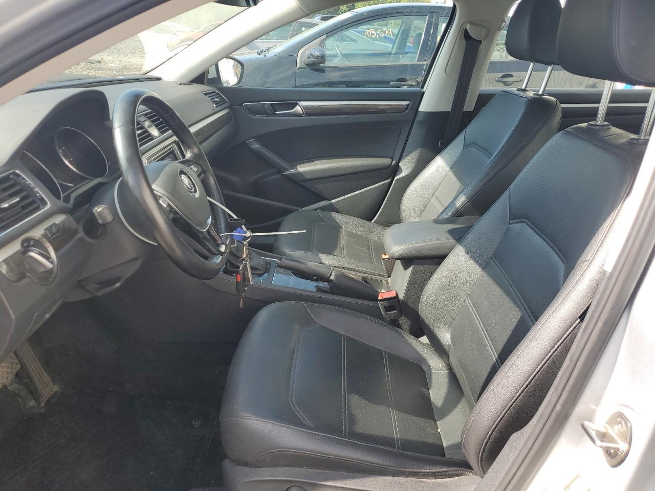 2016 VOLKSWAGEN Passat