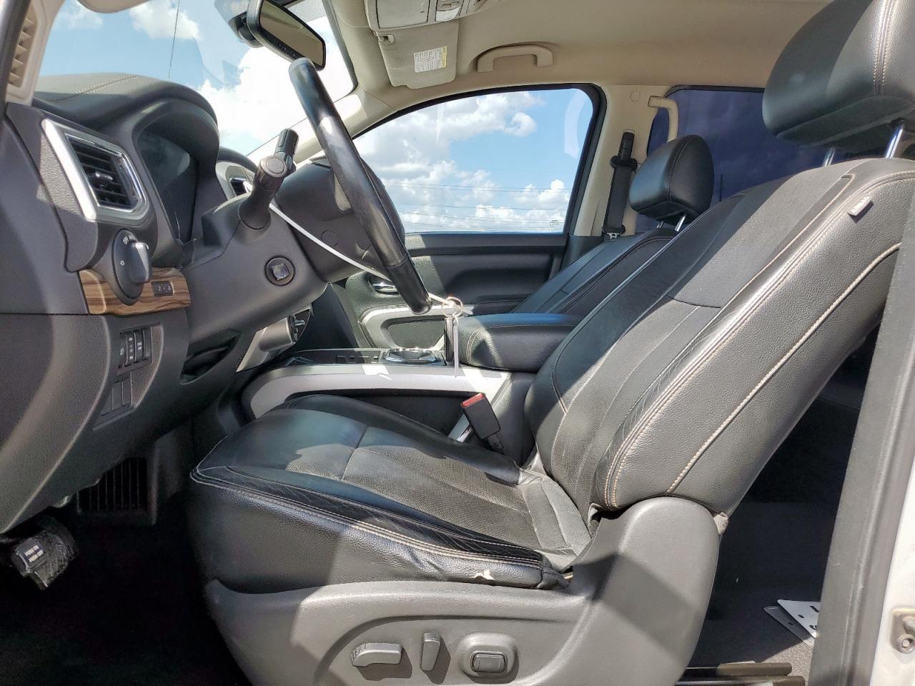 2016 NISSAN Titan
