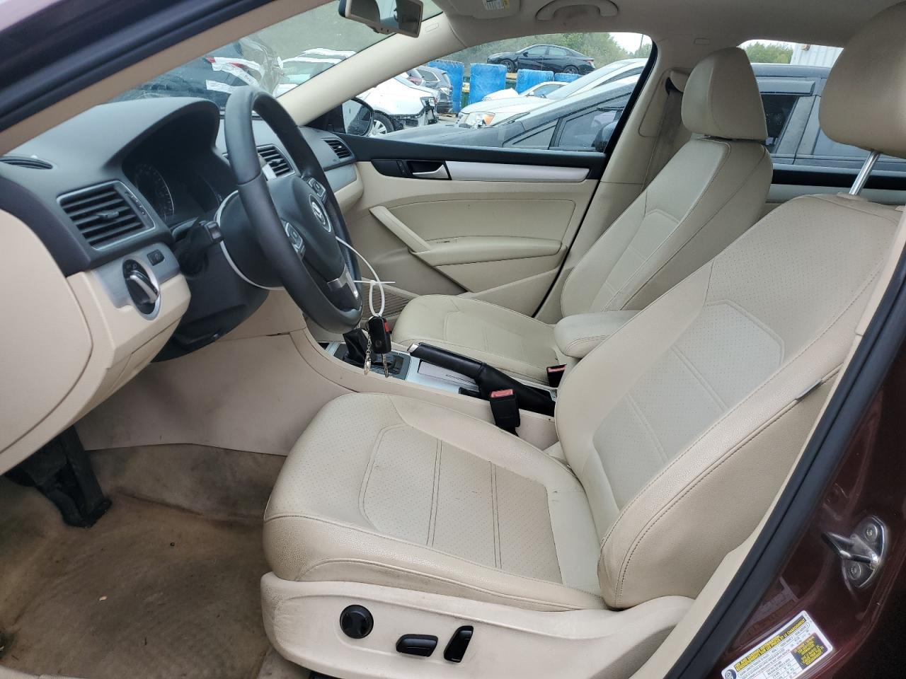 2012 VOLKSWAGEN Passat