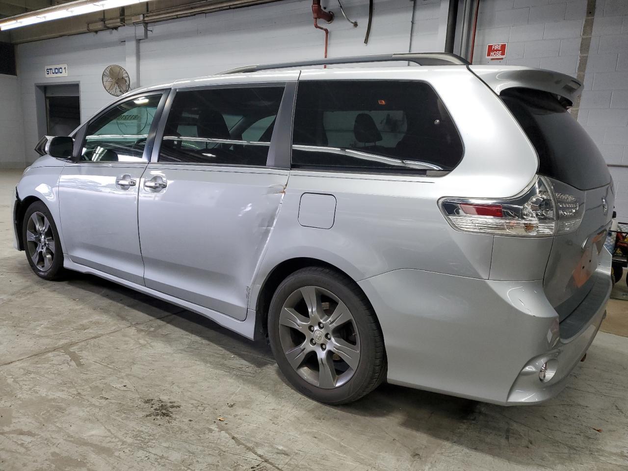2015 TOYOTA SIENNA