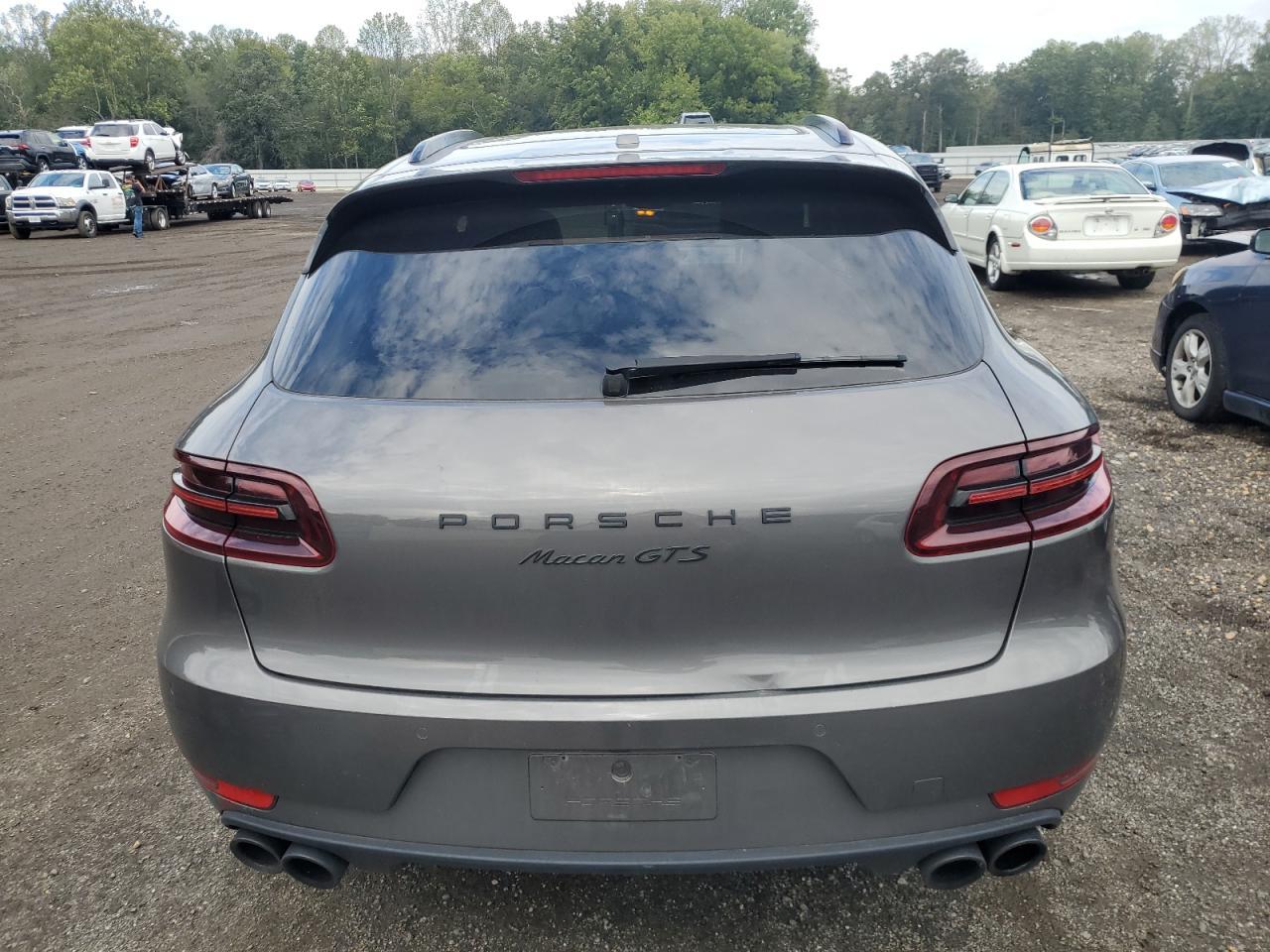 2018 PORSCHE Macan