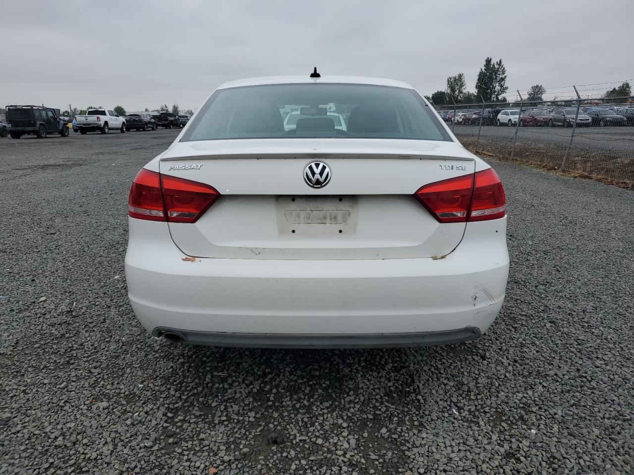 2012 VOLKSWAGEN Passat