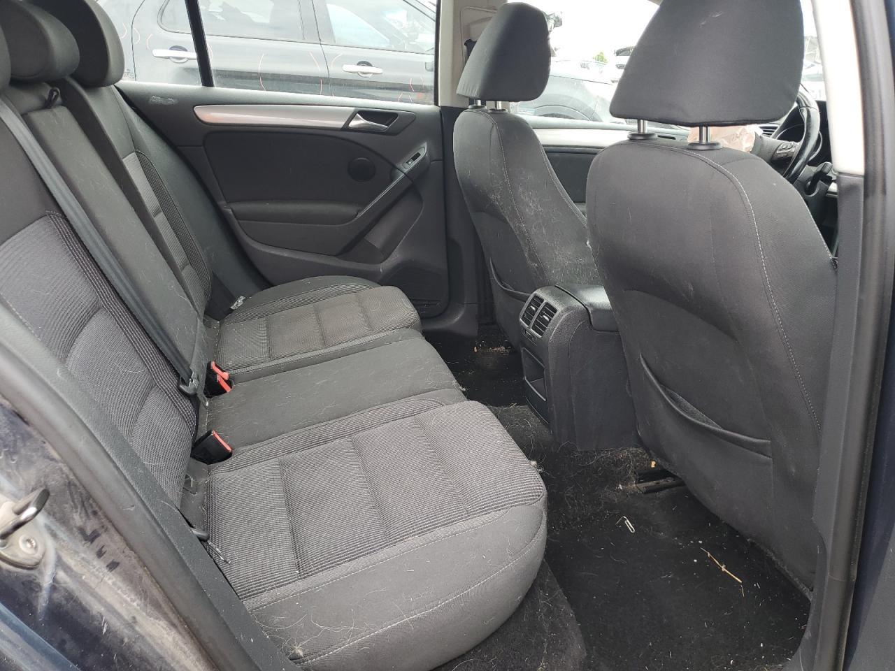 2011 VOLKSWAGEN GOLF