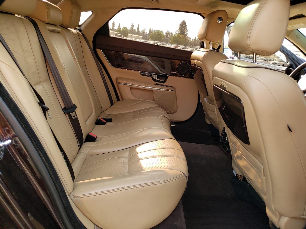 2011 JAGUAR Xj-Series