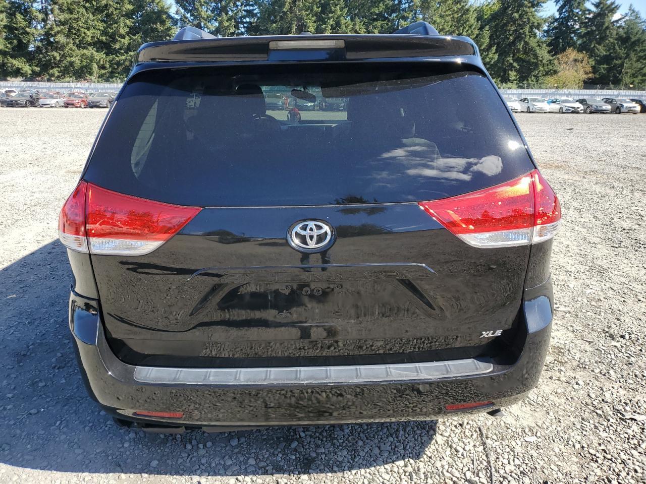 2014 TOYOTA SIENNA