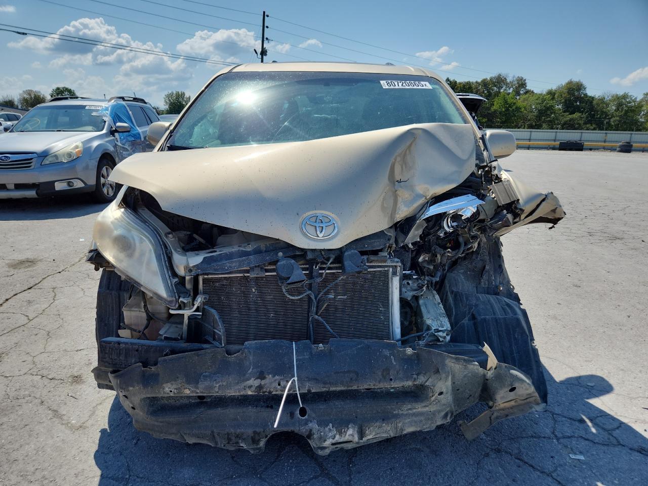 2011 TOYOTA SIENNA