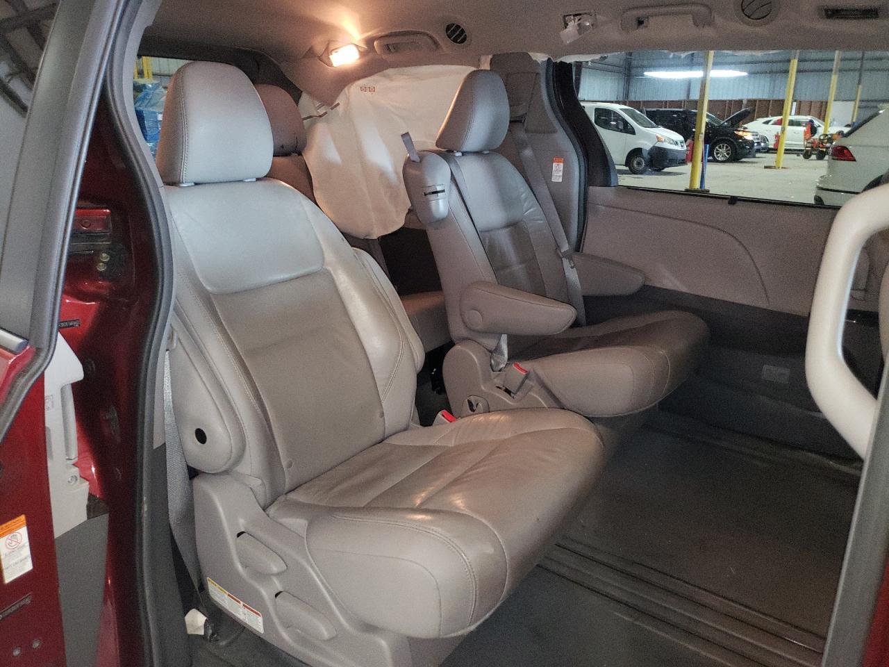 2015 TOYOTA SIENNA