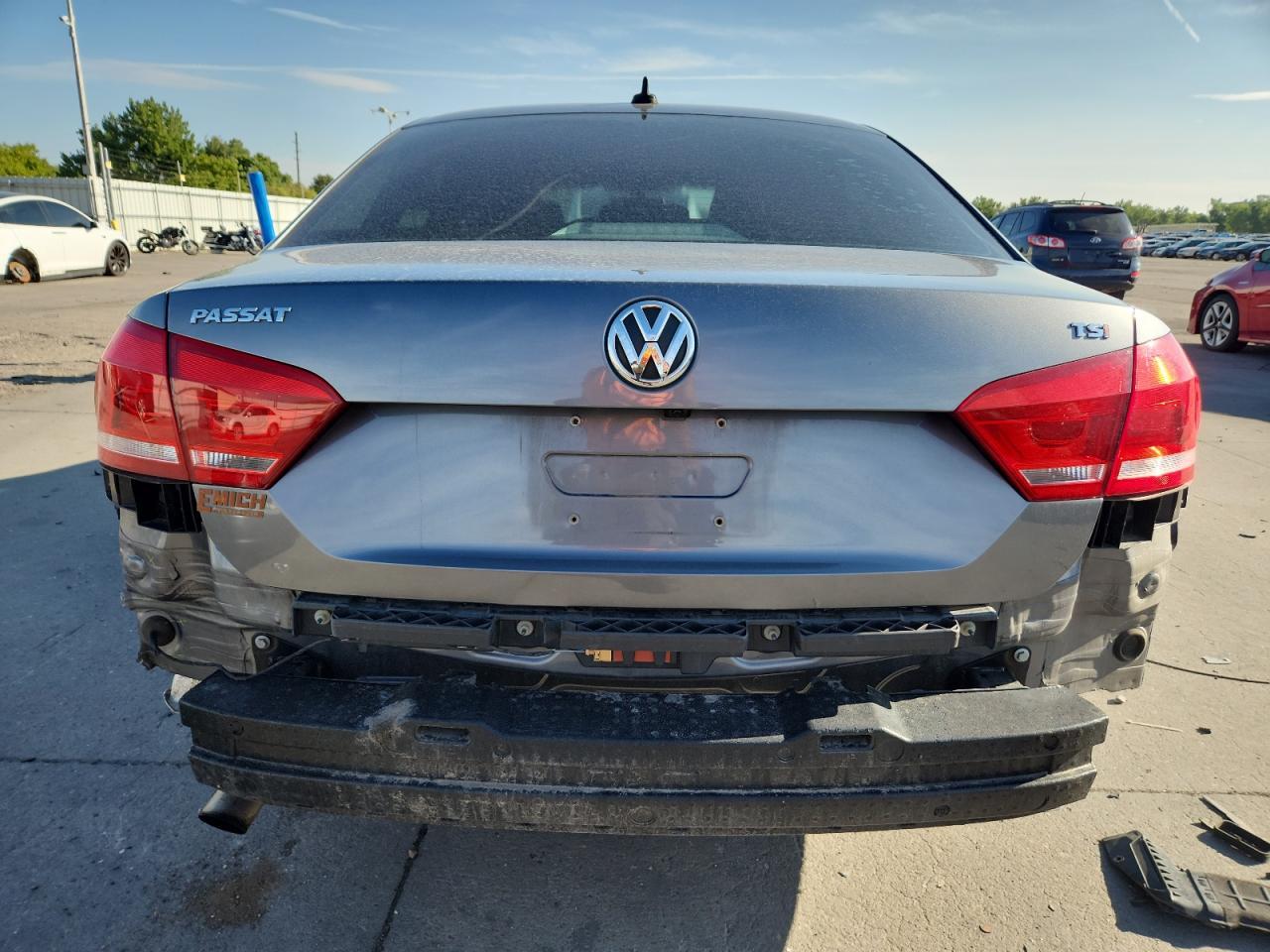 2015 VOLKSWAGEN Passat