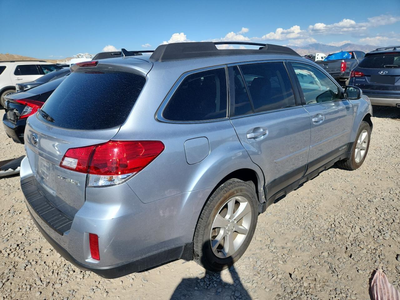 2013 SUBARU Outback